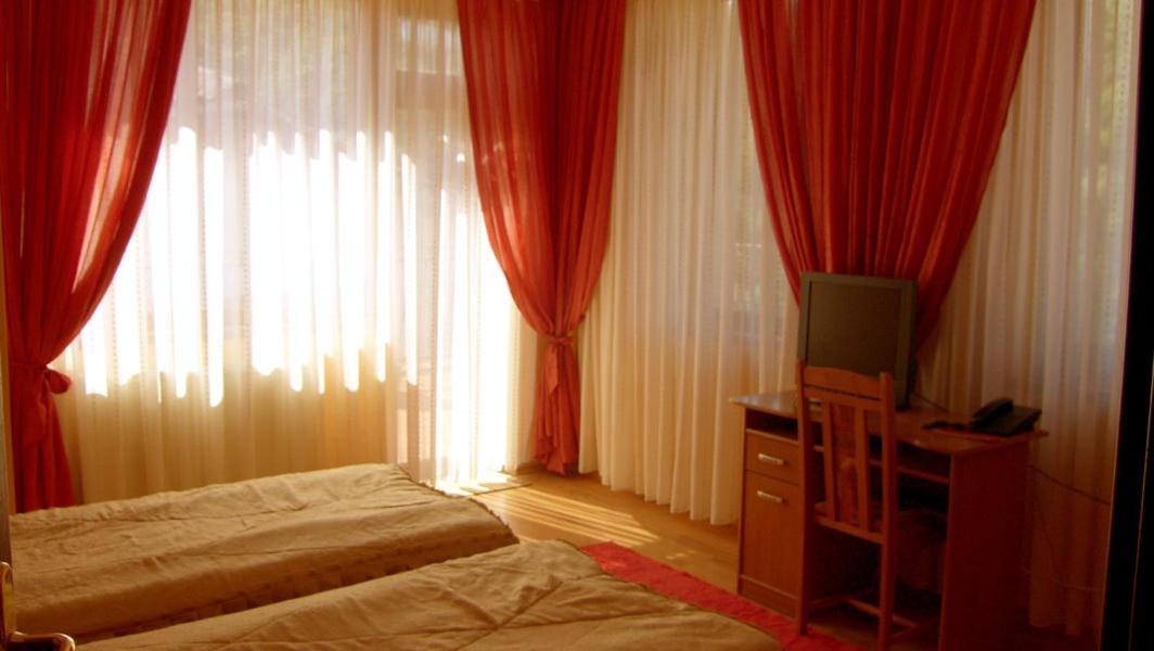 Family Hotel Silvestar ヴェリコ・タルノヴォ エクステリア 写真