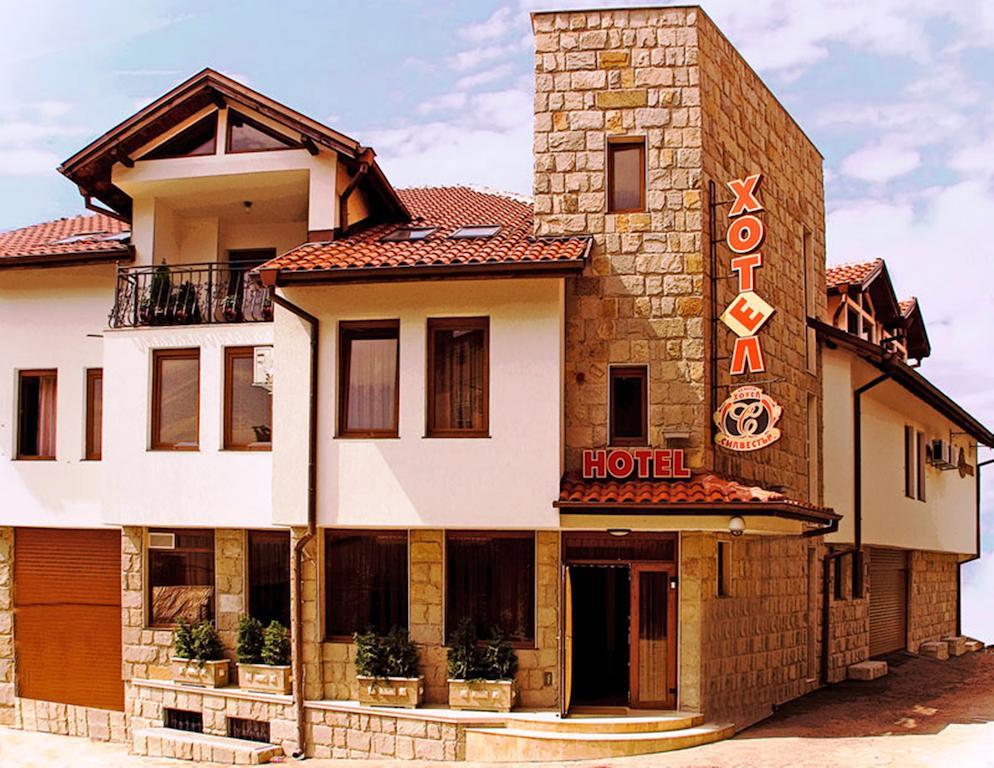 Family Hotel Silvestar ヴェリコ・タルノヴォ エクステリア 写真