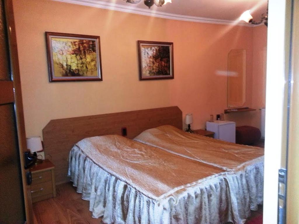 Family Hotel Silvestar ヴェリコ・タルノヴォ 部屋 写真